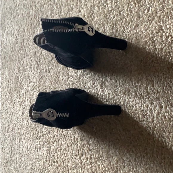 Shoes - Picture 3 of 3